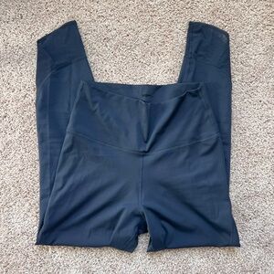 Like New! Nike yoga dry fit leggings with mesh